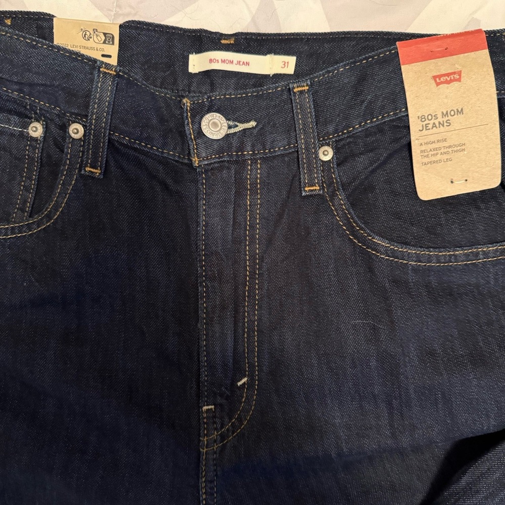 Levi's Women's 80's Mom Jeans Size 31x30 Blue High Rise Relaxed Hip NEW WITH TAG - Picture 10 of 10